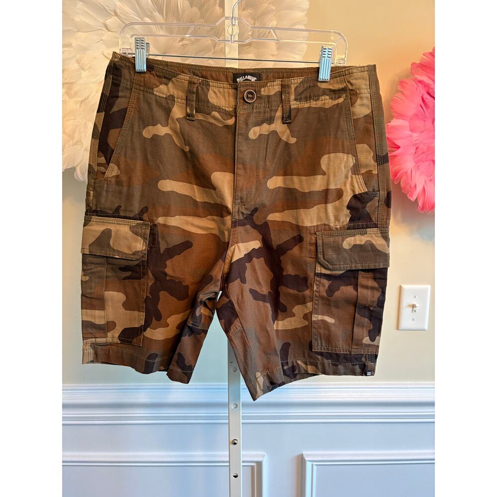 BILLABONG CAMO CARGO SHORTS SIZE 31 NWT